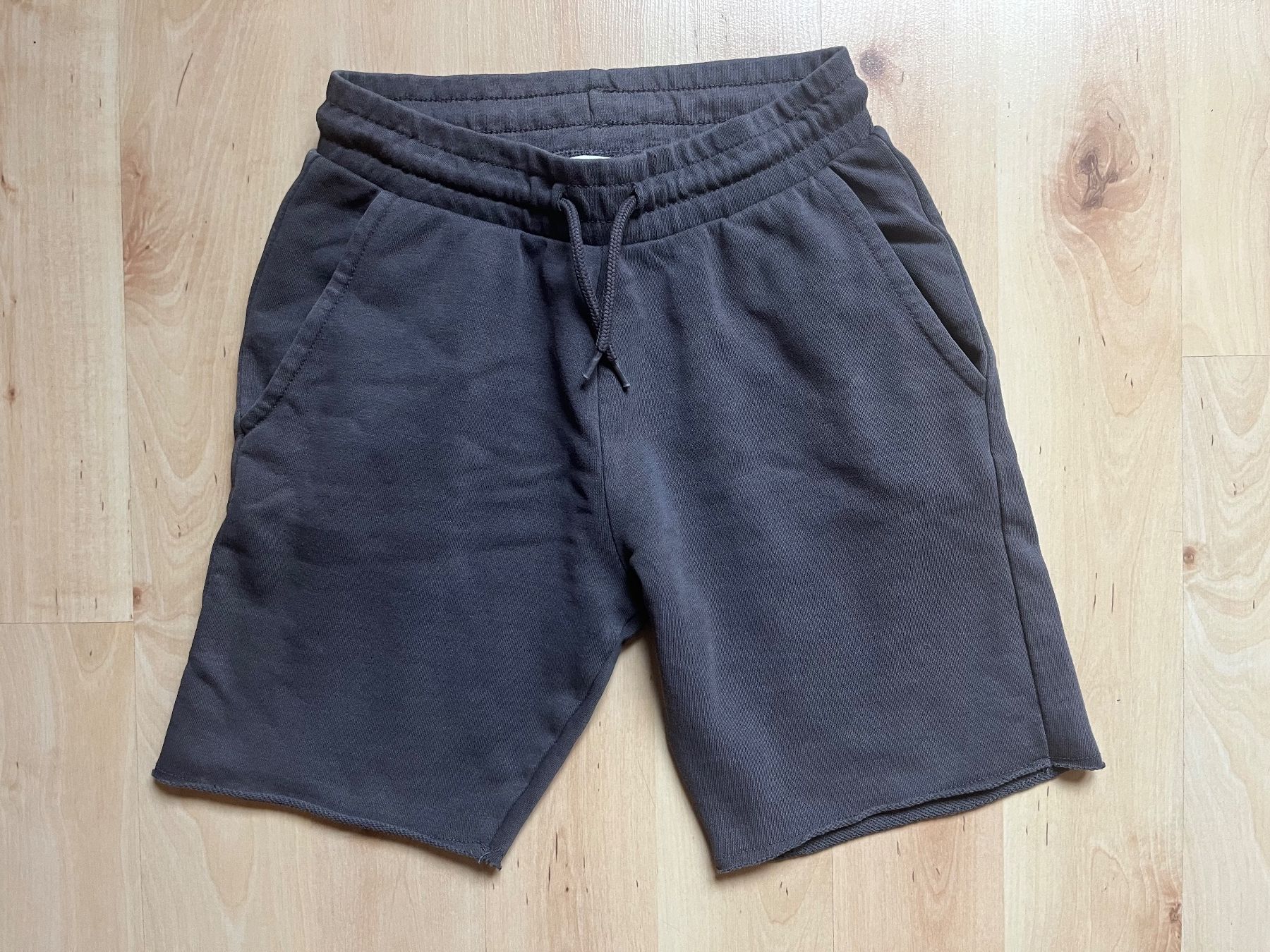 H&M Pantaloni: Shorts Gr 146 H+M – Usato da Schwanden GL venduto da Leemueller