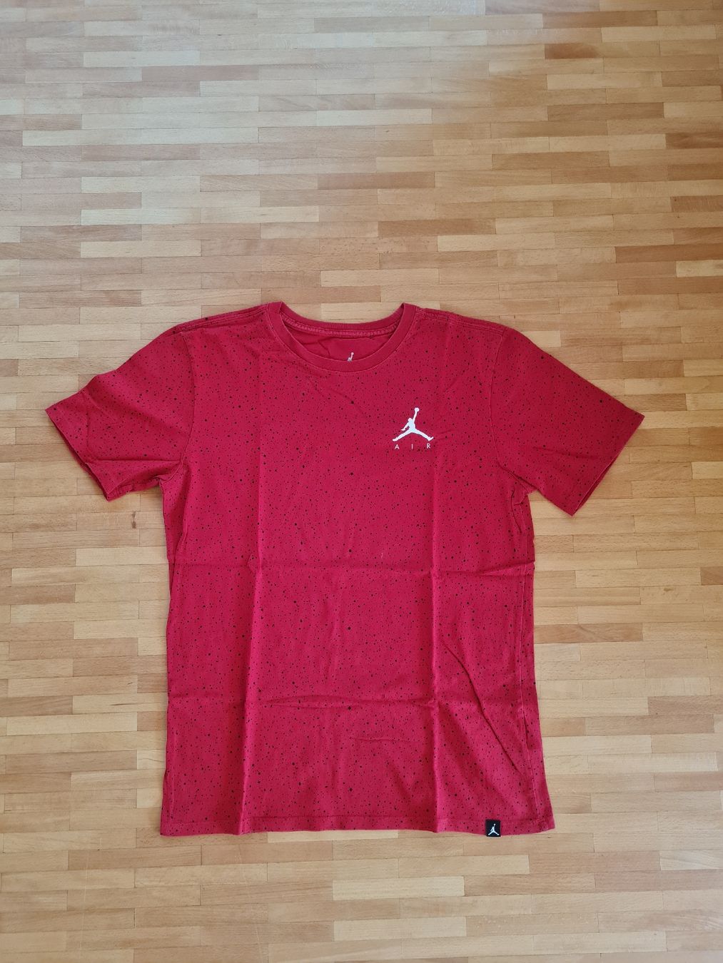 Jordan T-shirt: T-shirt Jordan rouge, taille M – Usato da Pâquier-Montbarry venduto da adr_g926