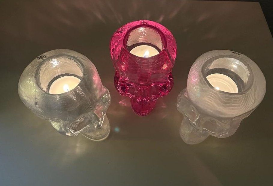 Kosta Boda Portacandele: Kosta Boda Skull Teelichthalter 3-er Set – Nuovo (secondo la descrizione) da Münchenstein venduto da avg_5vgb 2