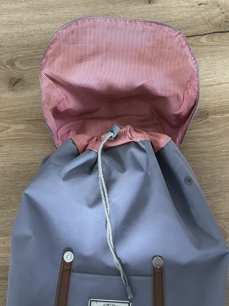 Herschel Zaini: Herschel Rucksack Grau mit Lederdetails – Usato da Wolhusen venduto da eve_m6cg 3
