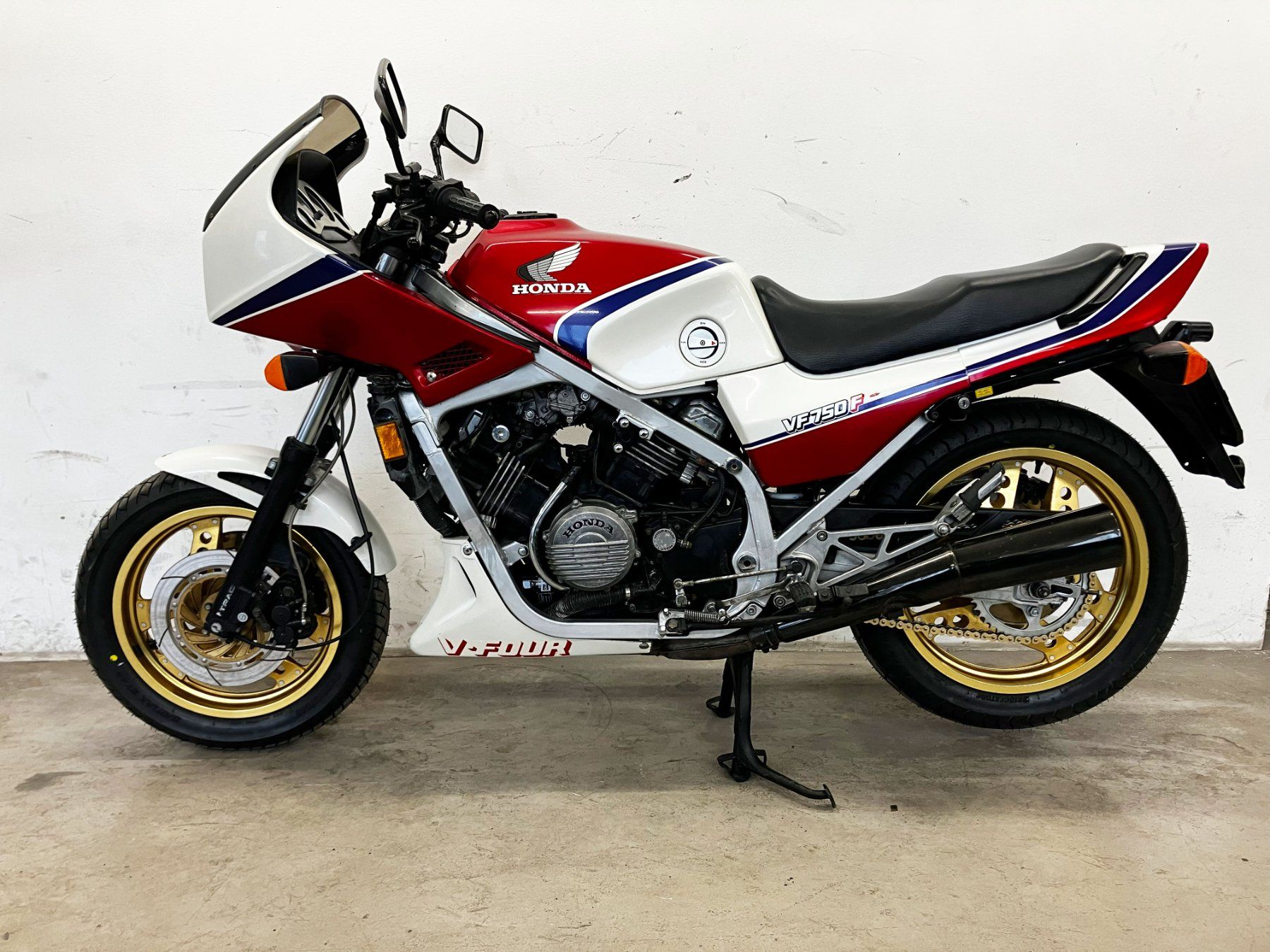 Honda Route: Honda VF 750 F – D'occasion à Däniken SO par km87 3