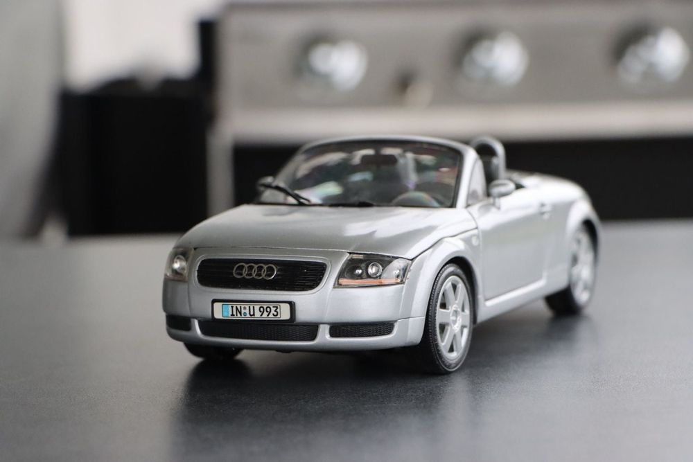 Audi TT Roadster Cabriolet échelle 1/18 - Revell 08980 - Noir - Modèle Neuf Sous Boîte