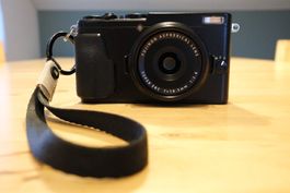 Fujifilm X70 + WCL-X70 Weitwinkelkonverter + 2 Akkus + OVP