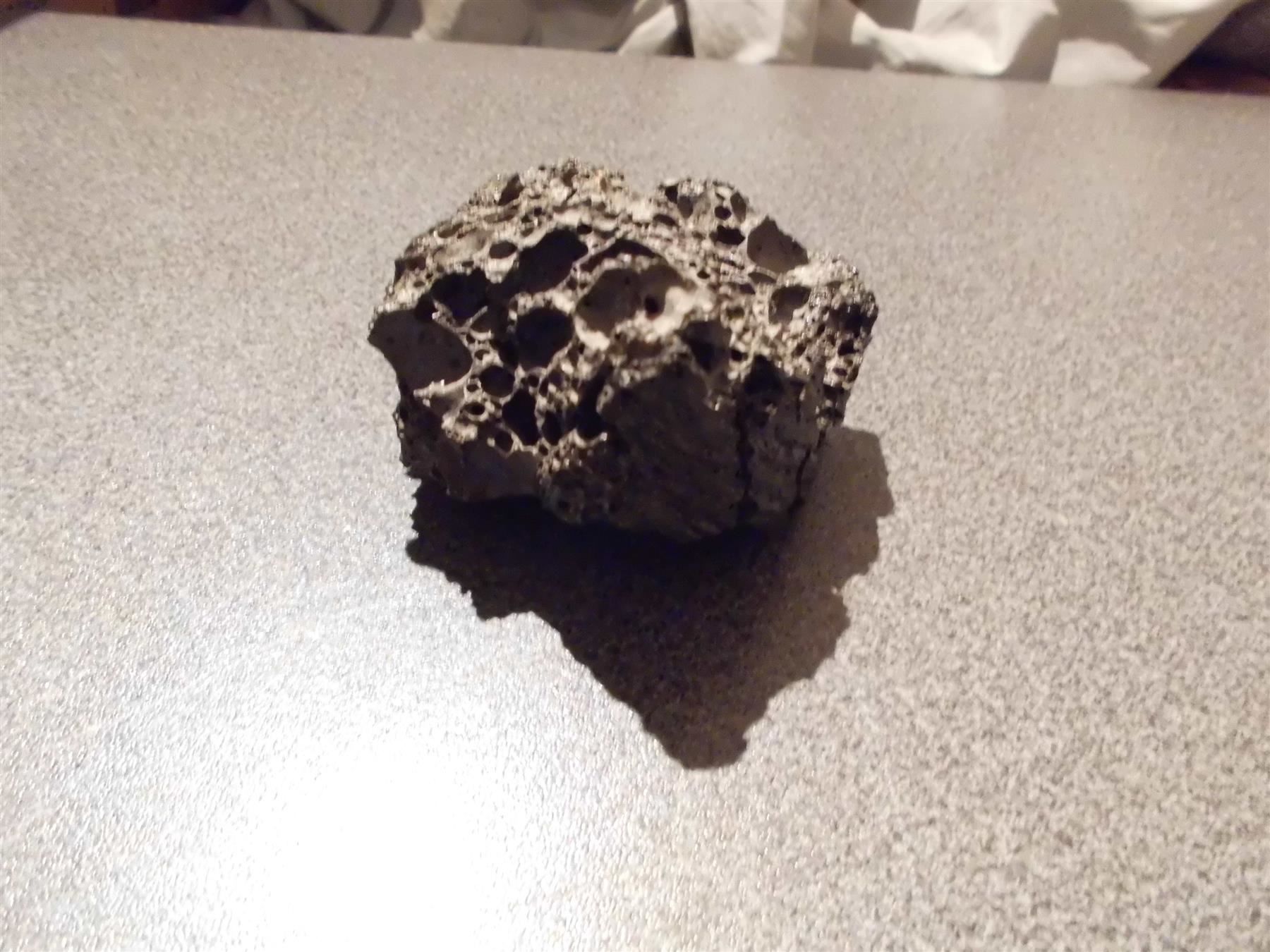 Mineralien & Heilsteine: Stein Lava, schwarz – Gebraucht aus Zürich von abraxas1291 1