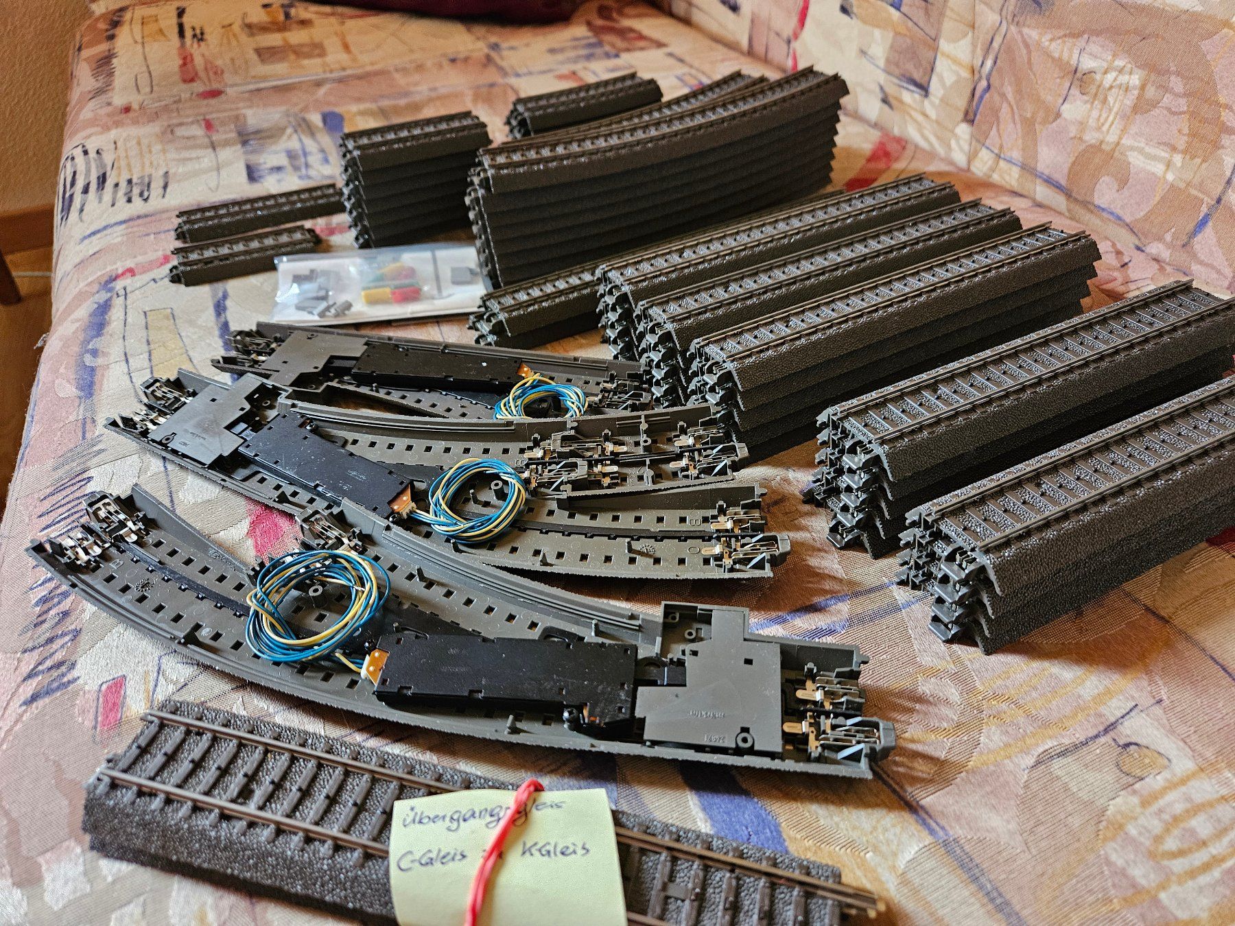 Märklin Modellini di ferrovie: Märklin C Gleis + Bogenweichen mit Antrieb – Usato da Aarau venduto da karlhubsi 1