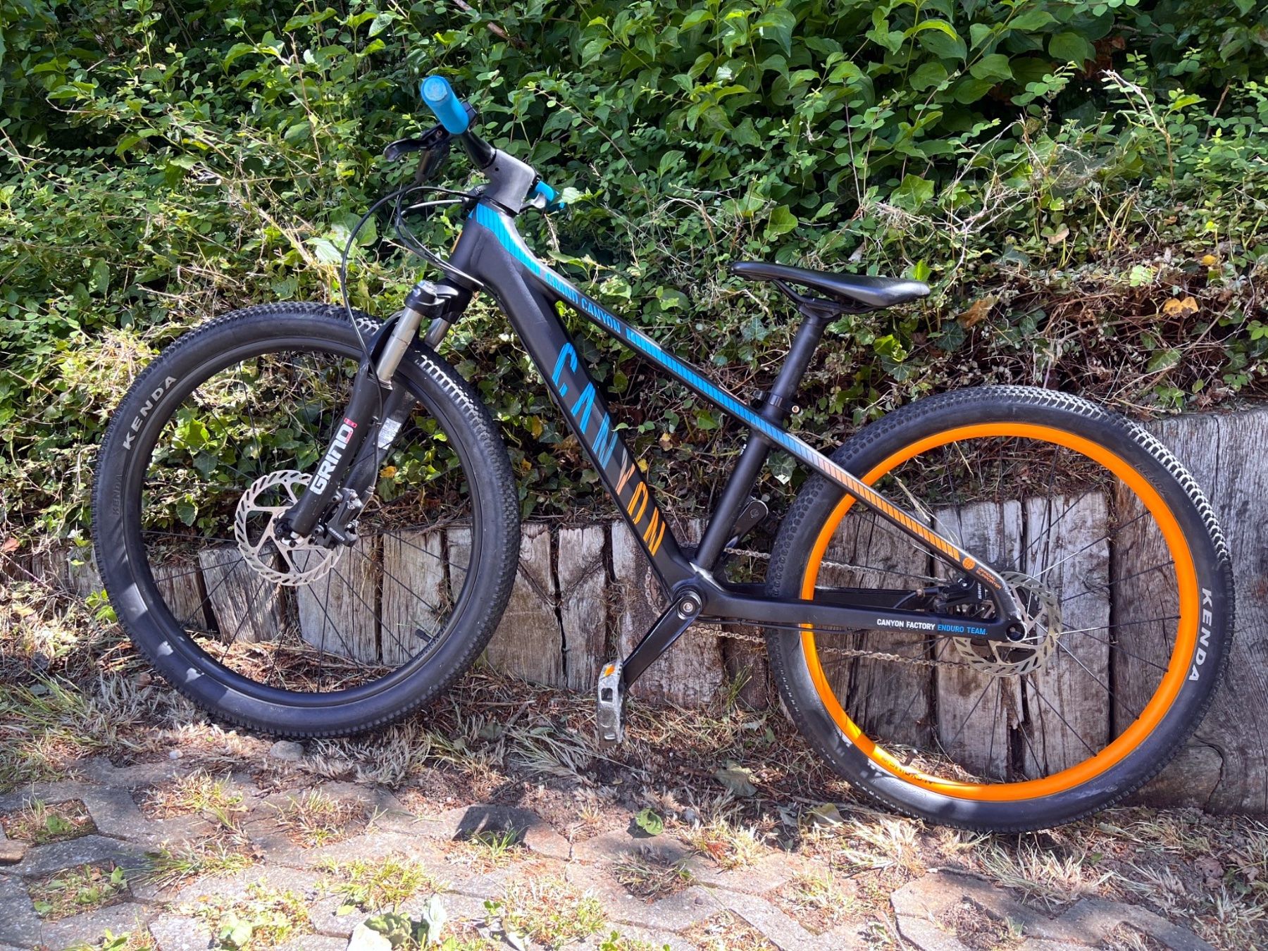 Canyon Velos: Canyon Grand Canyon Young Heroes 24" – Top Kinder-Mountainbi – Gebraucht aus Basel von Federlampe