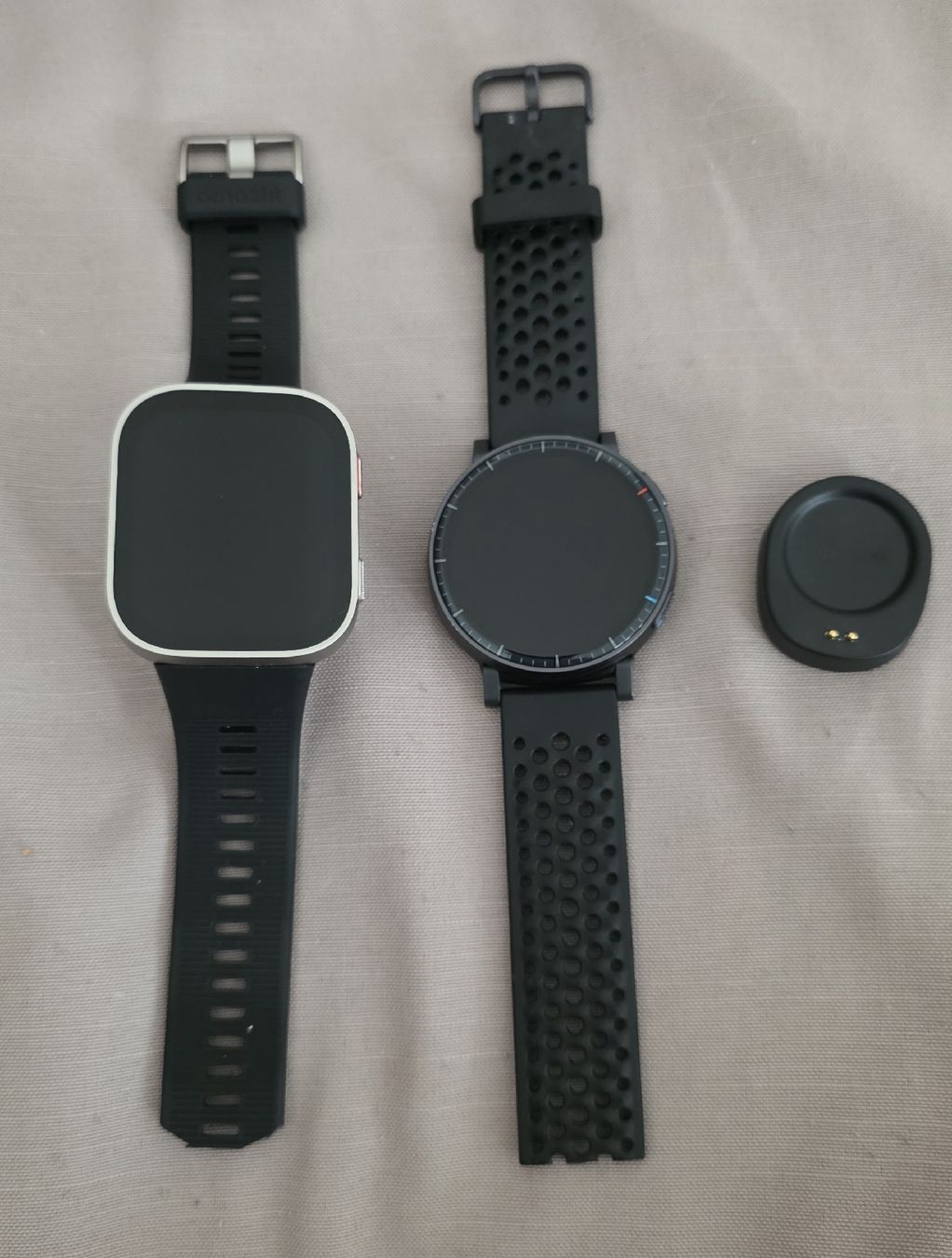 Amazfit Smartwatch: 2 Amazfit Uhren Active Max und Bip Max – D'occasion à Kägiswil par Garfield56