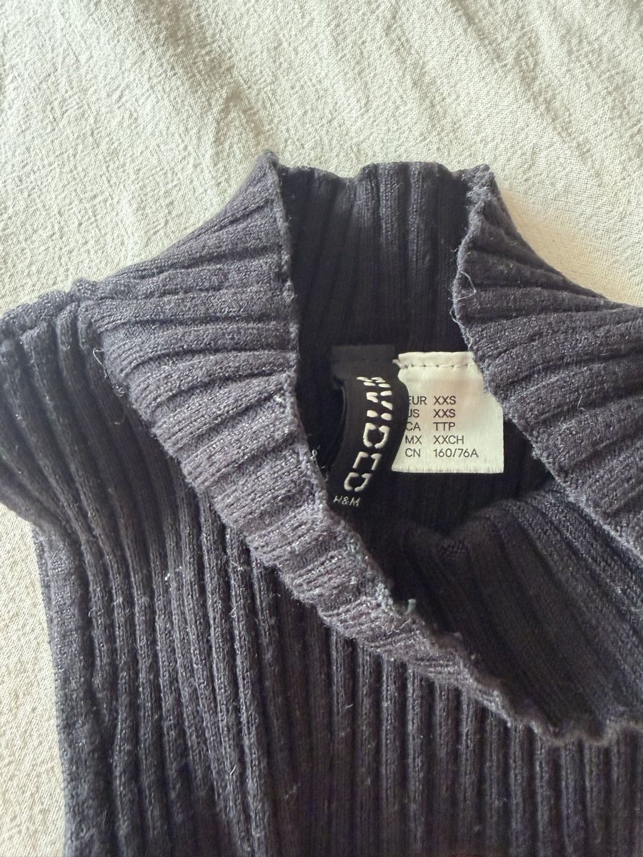 H&M Top: H&M Ripp-Top schwarz – Usato da Meilen venduto da laraherre 1