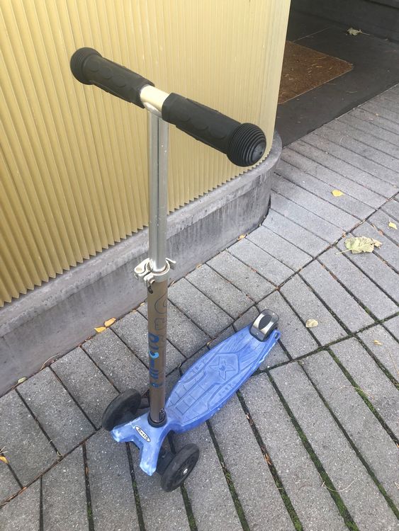 MICRO Maxi Scooter, Blue, for 5-12 year olds (Gebraucht) in Zürich für ...