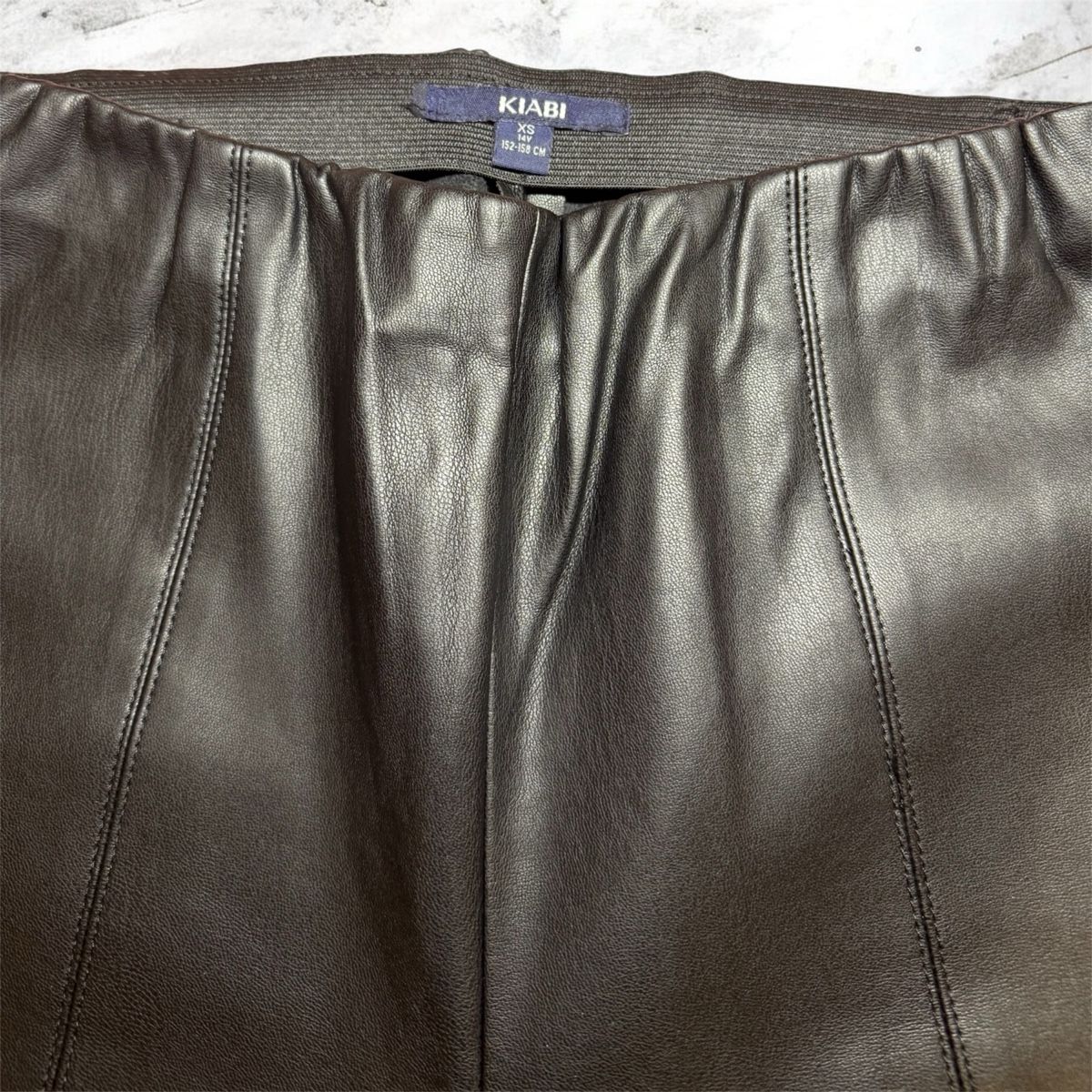 Leggings: Pantalon en similicuir – Nuovo (secondo la descrizione) da Châtel-St-Denis venduto da Montclair_Swiss 2