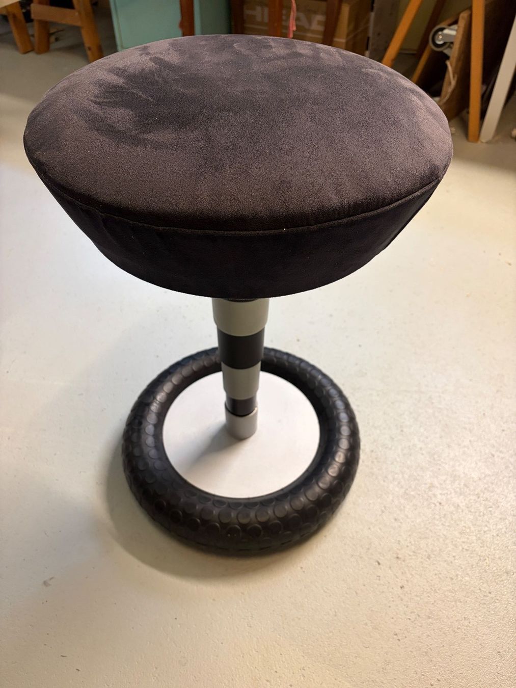 Sgabelli: Hocker mit Pneufuss – Usato da Brugg AG venduto da bevobu 1
