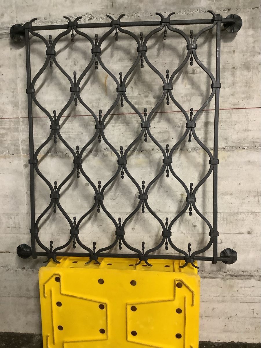 Griglie e Inferriate: Grille de fenêtre – Usato da Chernex venduto da Paul096