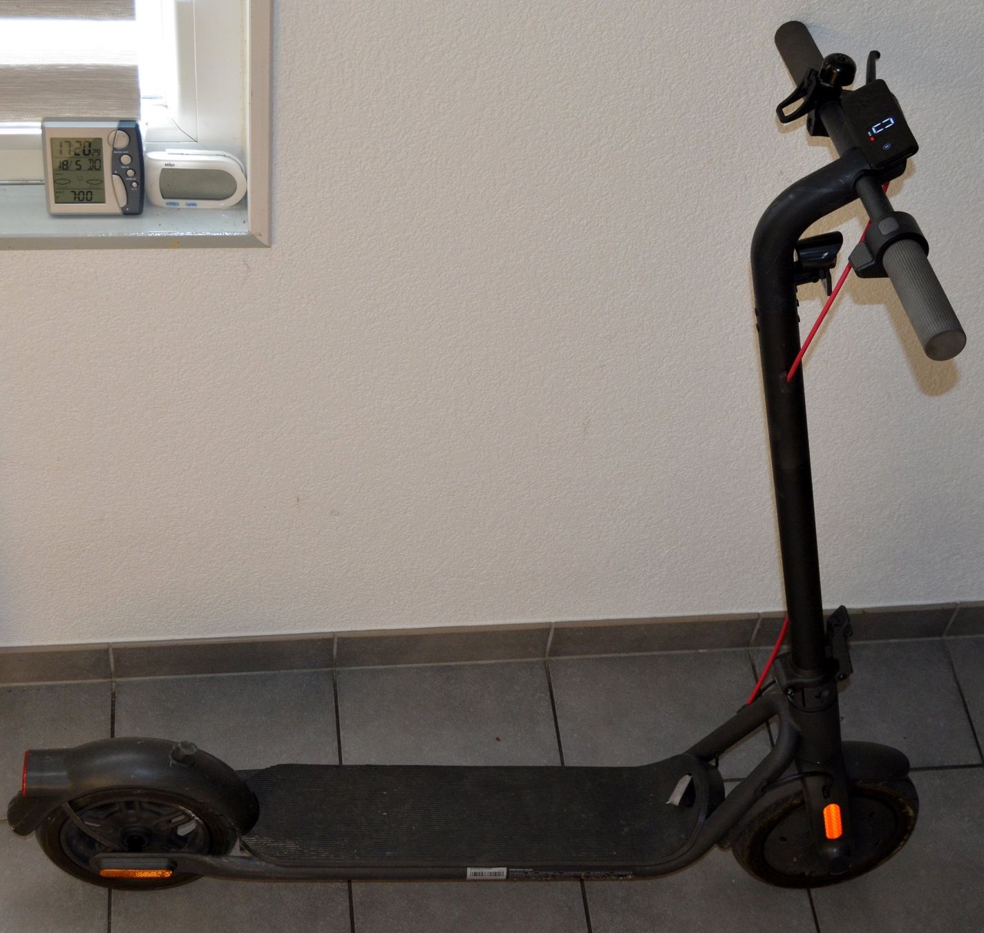 Scooter: Elektroroller NAVEE V25 trottinette scooter électrique – Usato da Collonges venduto da arashee 2