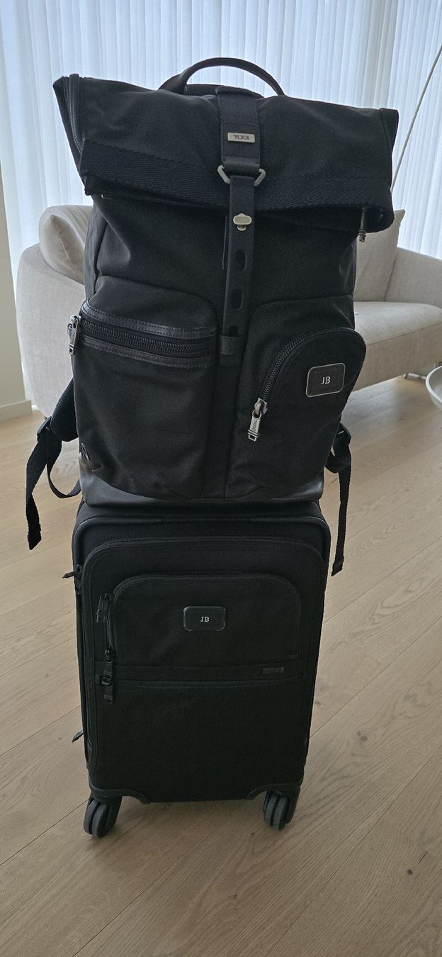 Tumi Valigie: Tumi Boardkoffer und Rucksack – Usato da Balzers venduto da Mr.Bargain