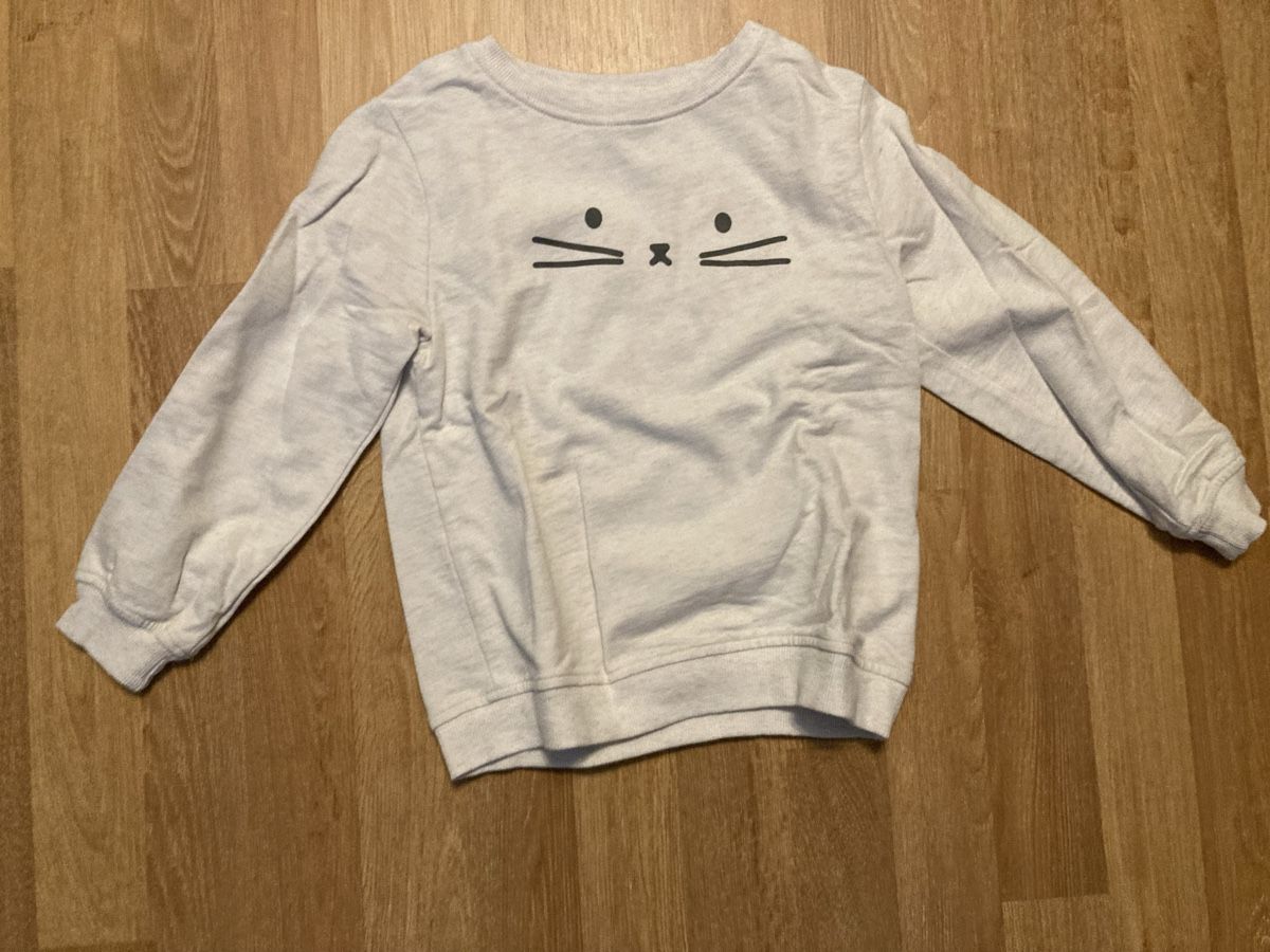 Pullover & Sweatshirts: Hasen Pullover Gr. 116 – Gebraucht aus Emmenbrücke von JJ_89