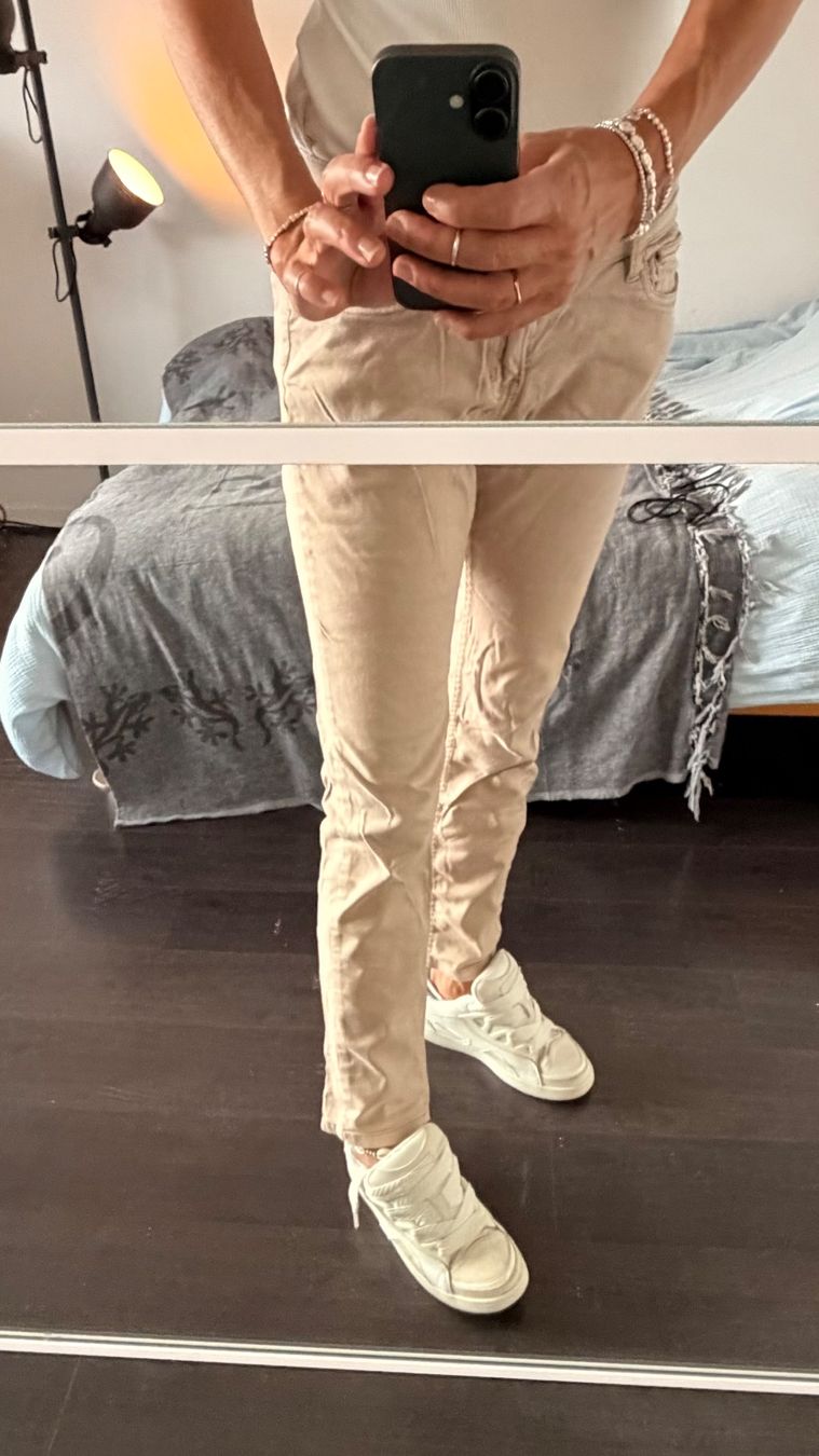 H&M Jeans: Damen Hose Beige Jeans – Gebraucht aus Herrliberg von MckVe