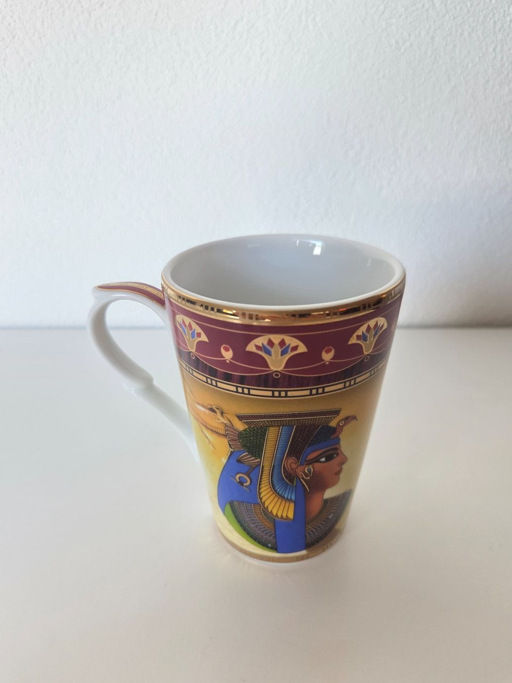 Tazze: Ägyptische Tasse mit Motiven – Usato da Zürich venduto da Lela-Mirela