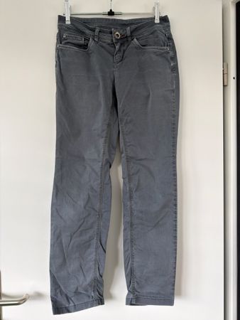 Graue Jeans
