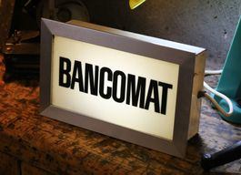Leuchtreklame, Leuchtkasten "Bancomat"