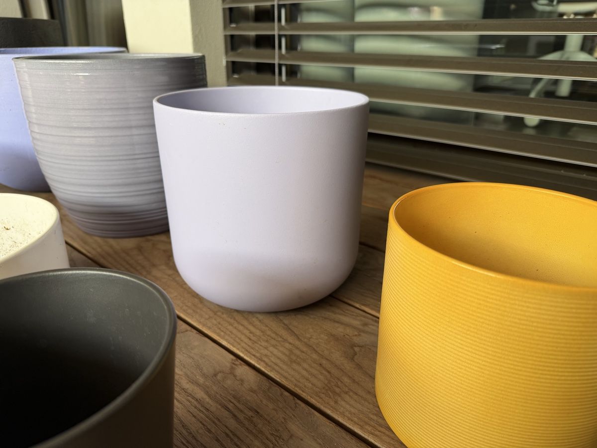 Vasi per fiori: Flower Pots Assortment various sizes colours condition – Usato da Altendorf venduto da Angie__Z 1