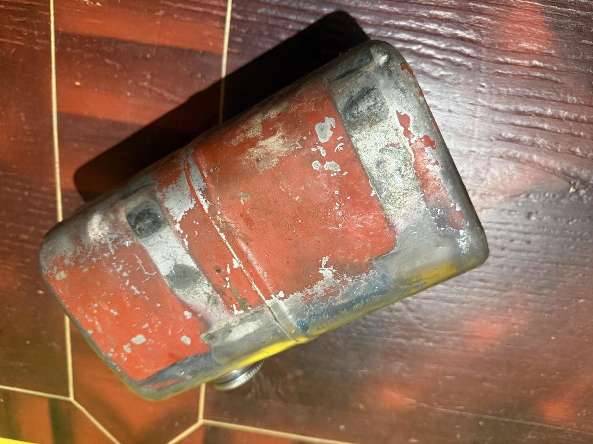 Sonstiges Fahrzeugzubehör: Aebi-Benzintank – Gebraucht aus Horriwil von Carrera68 5