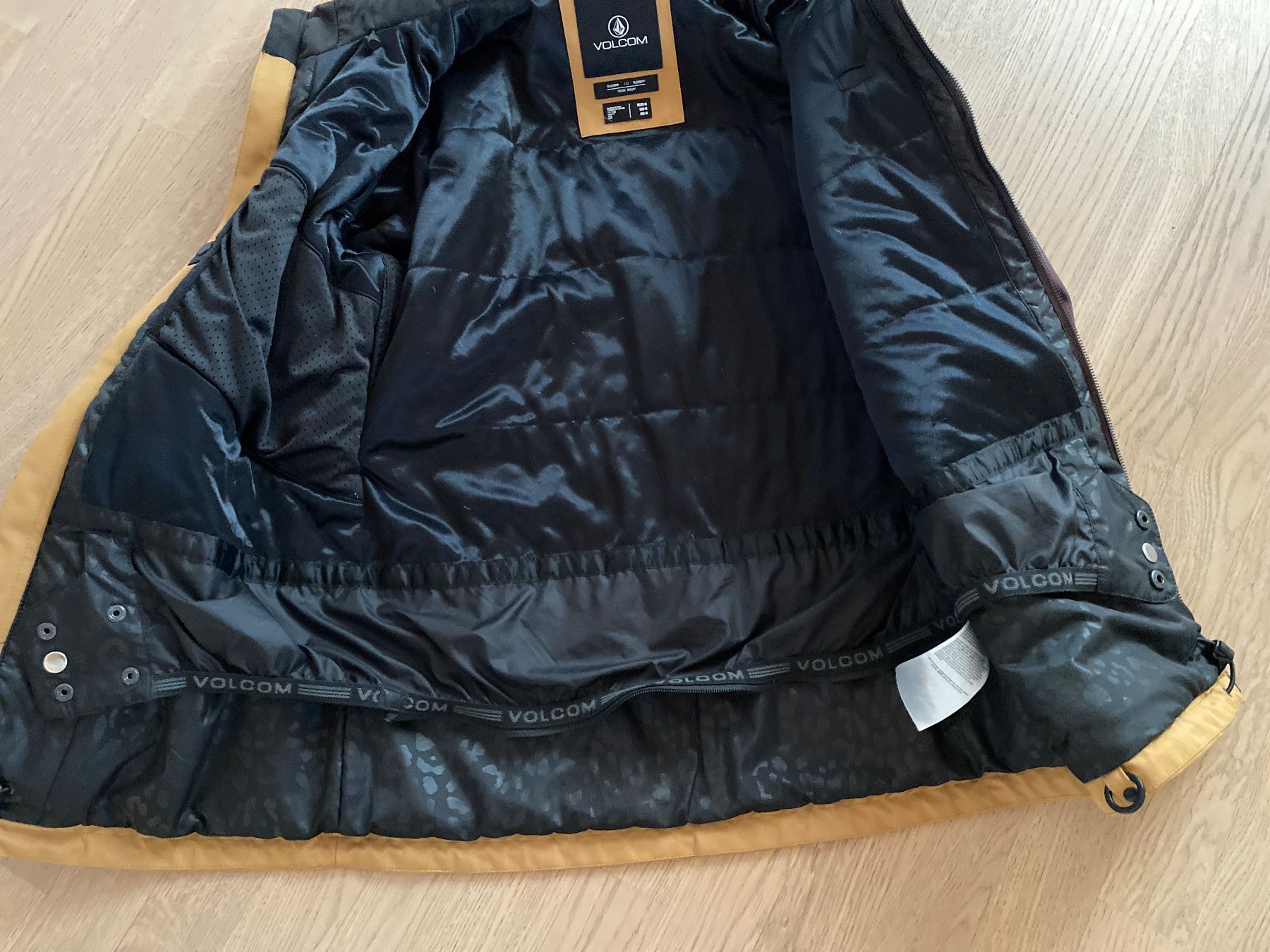 Volcom Giacche: Volcom Snowboard/Skijacke  Grösse M – Usato da Konolfingen venduto da Sheba11 3