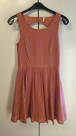 ONLY Kleid Spitze Koralle Grösse 38 neuwertig