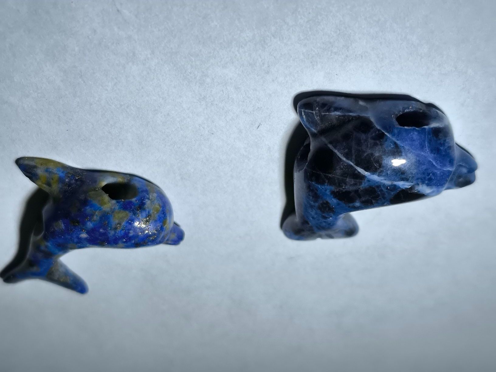 Ciondoli: 2 x Suesses Delfin-Paar aus Lapislazuli, Edelstein-Schnitz. – Nuovo (secondo la descrizione) da Oberwil b. Zug venduto da Gto469 1