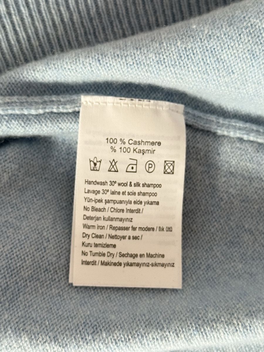 Gilets & Westen: Silk & Cashmere Vest Top - Light Blue - Size M – Gebraucht aus Zollikerberg von MK-13 4