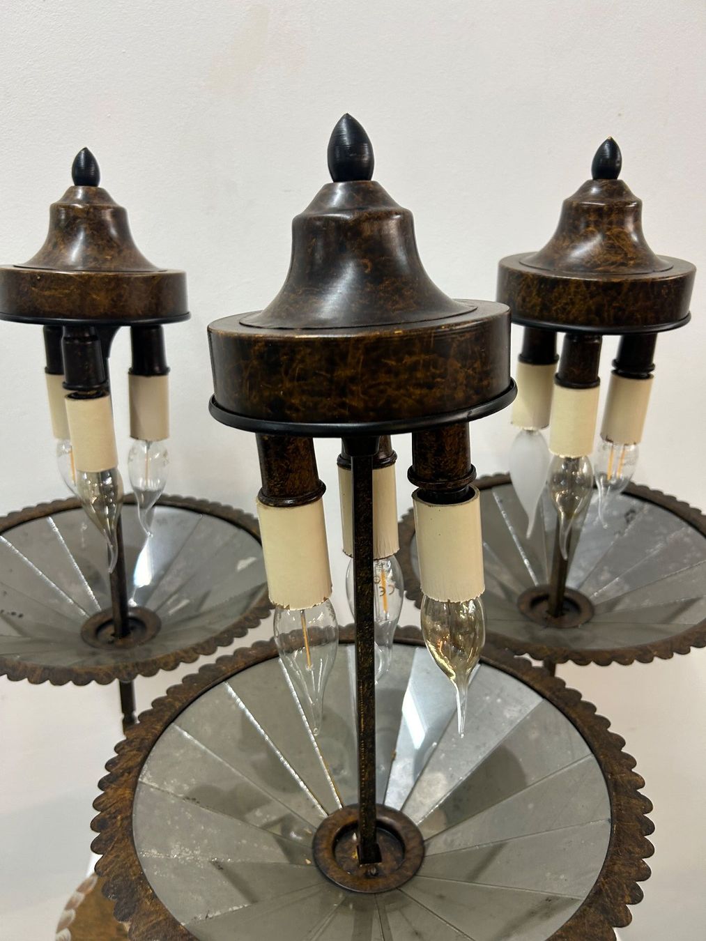 Lampade: 3 Colefax oder Vaughan Toleware Pendelleuchte 3-Flammig – Usato da Zürich venduto da Levelart 2