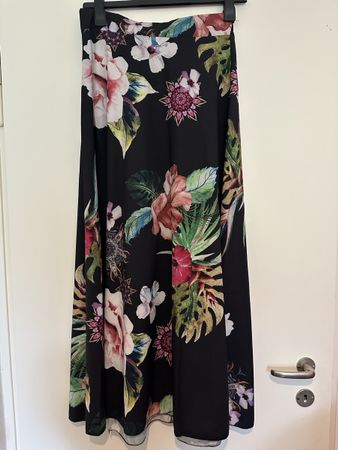 Zuki Maxirock mit Blumenmuster, Grösse M
