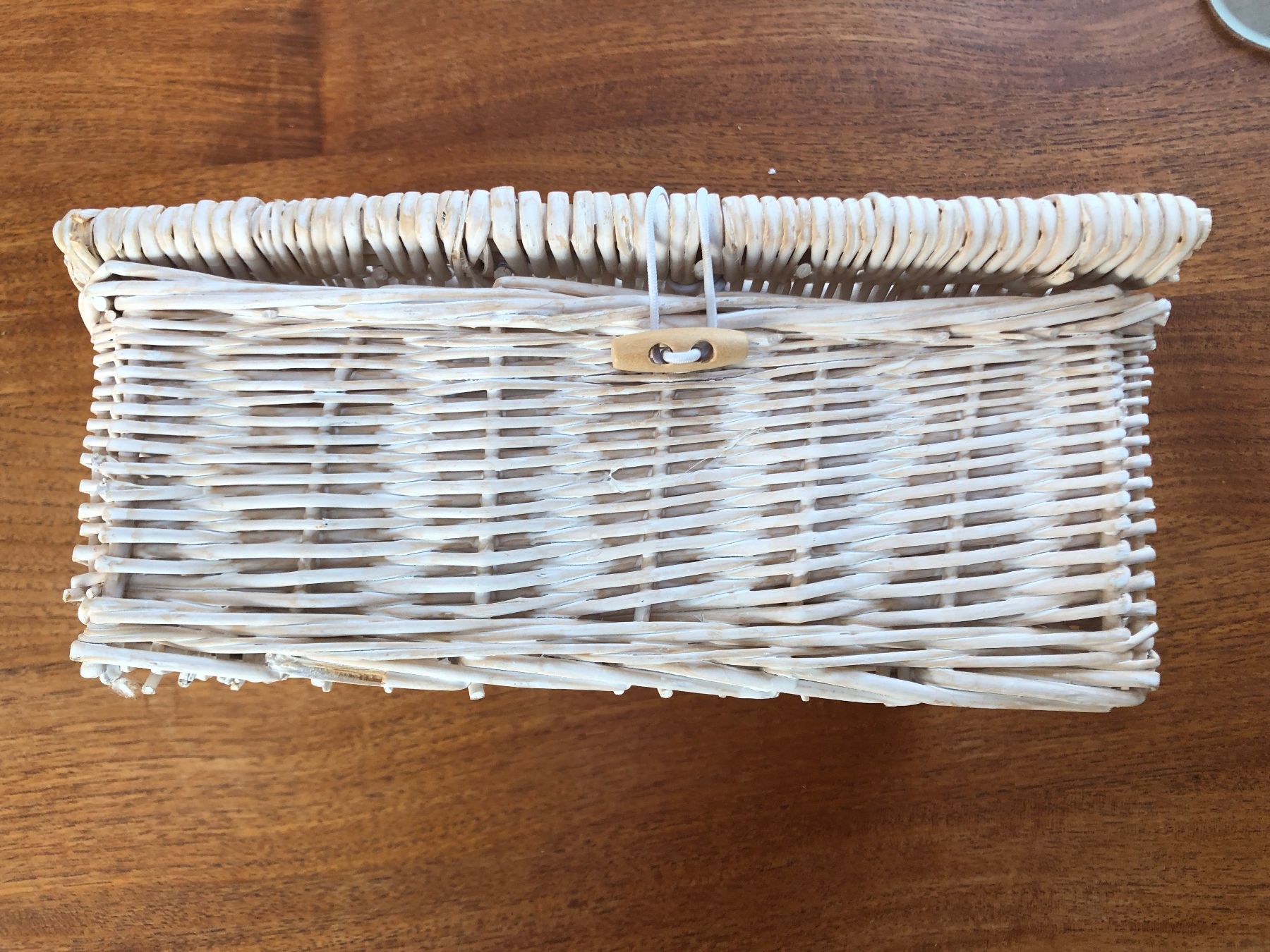 Behälter & Ähnliches: Kleenex Box mit Deckel weiss Korb Weide – Gebraucht aus Arlesheim von leyRum4.5 2