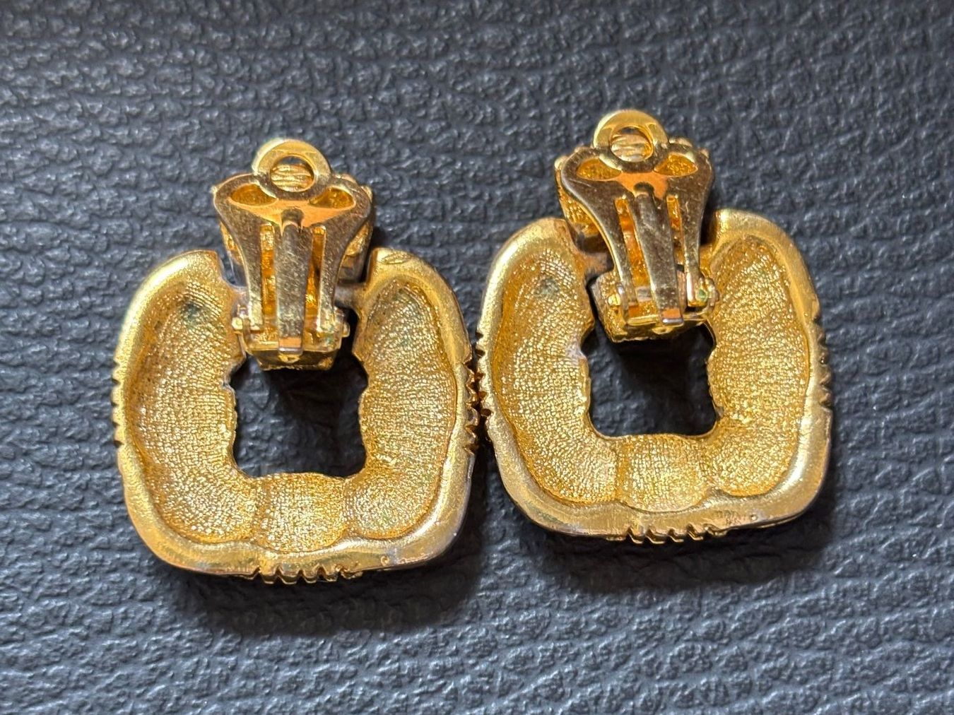 Boucles d'oreille: Boucles d'oreilles clips dorées carrées – D'occasion à Peseux par CharmeCommerce 2