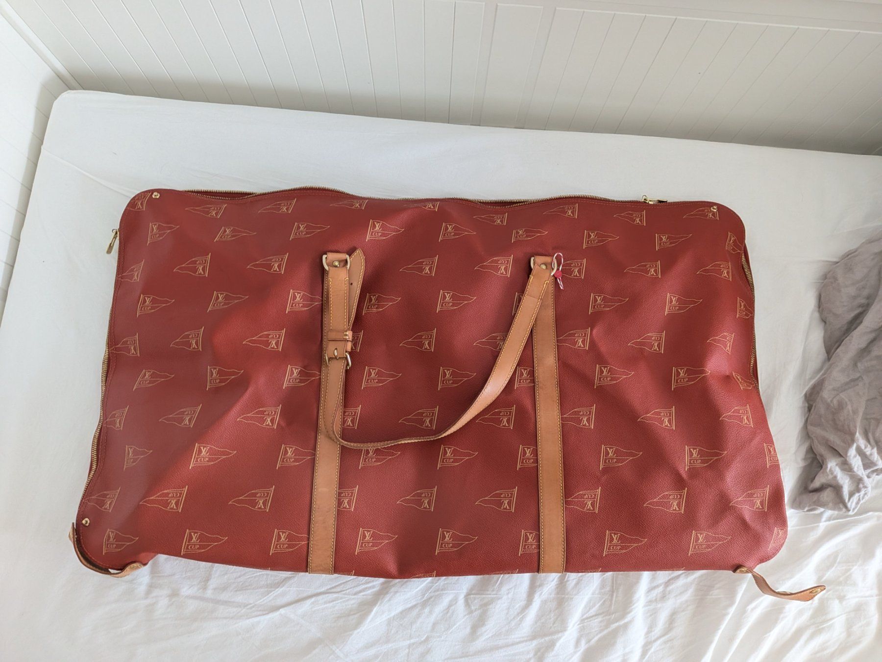 Louis Vuitton Taschen: Louis Vuitton Monogram America's Cup Sac Cabourg – Gebraucht aus Bergdietikon von Lindor12 4