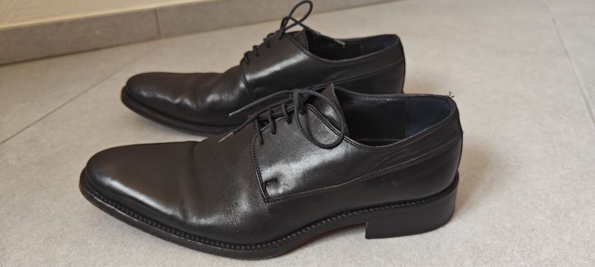 Herrenschuhe: Herren Schnürschuhe Leder schwarz 43 – Gebraucht aus Rickenbach ZH von Vanijo