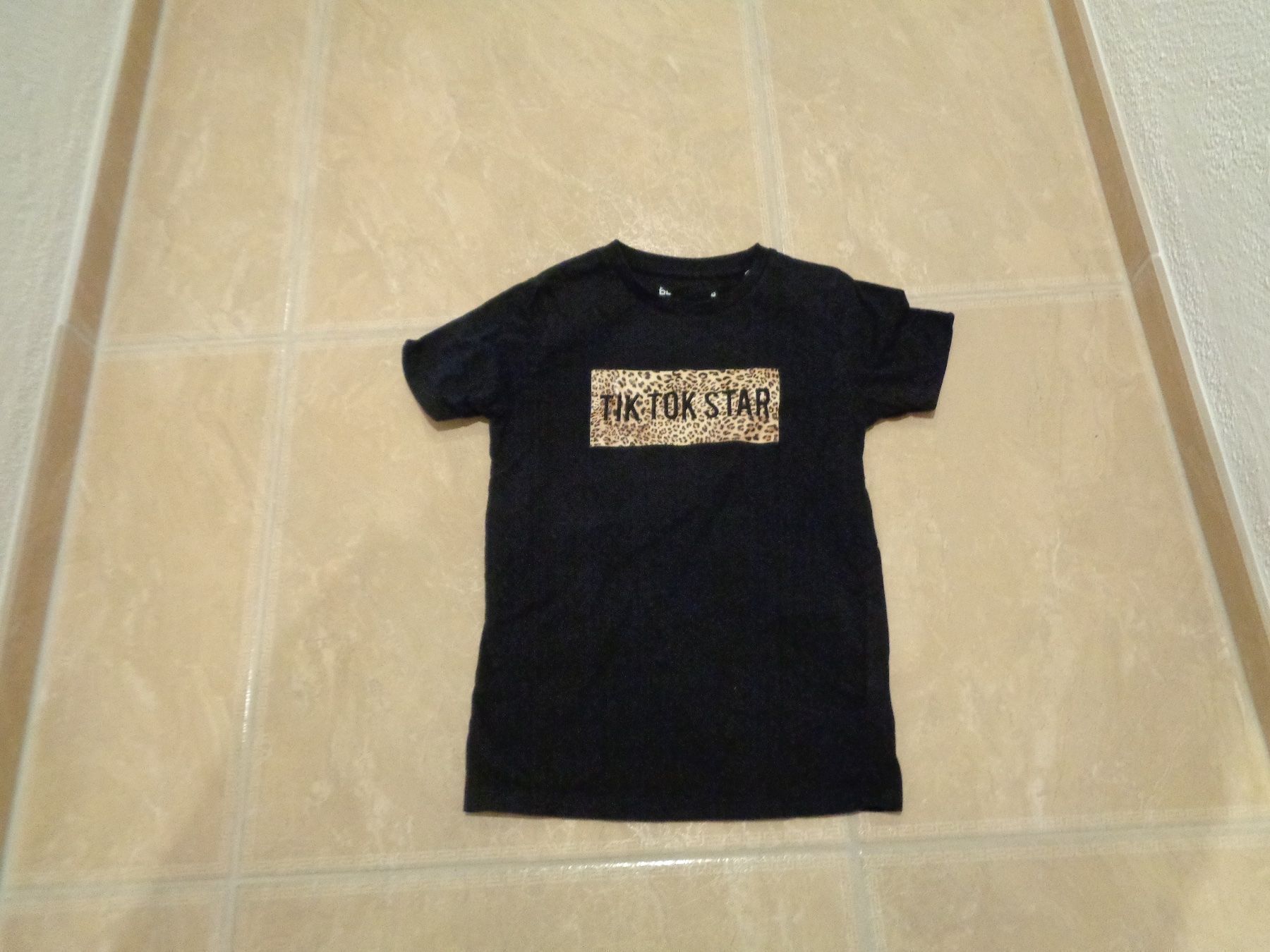 Camicette, T-shirt & Top: Tik Tok cooles Shirt, 9-11j – Usato da Klingnau venduto da Markus14