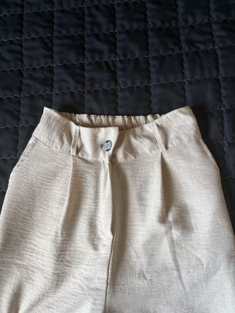 Hosen in den Größen S und M