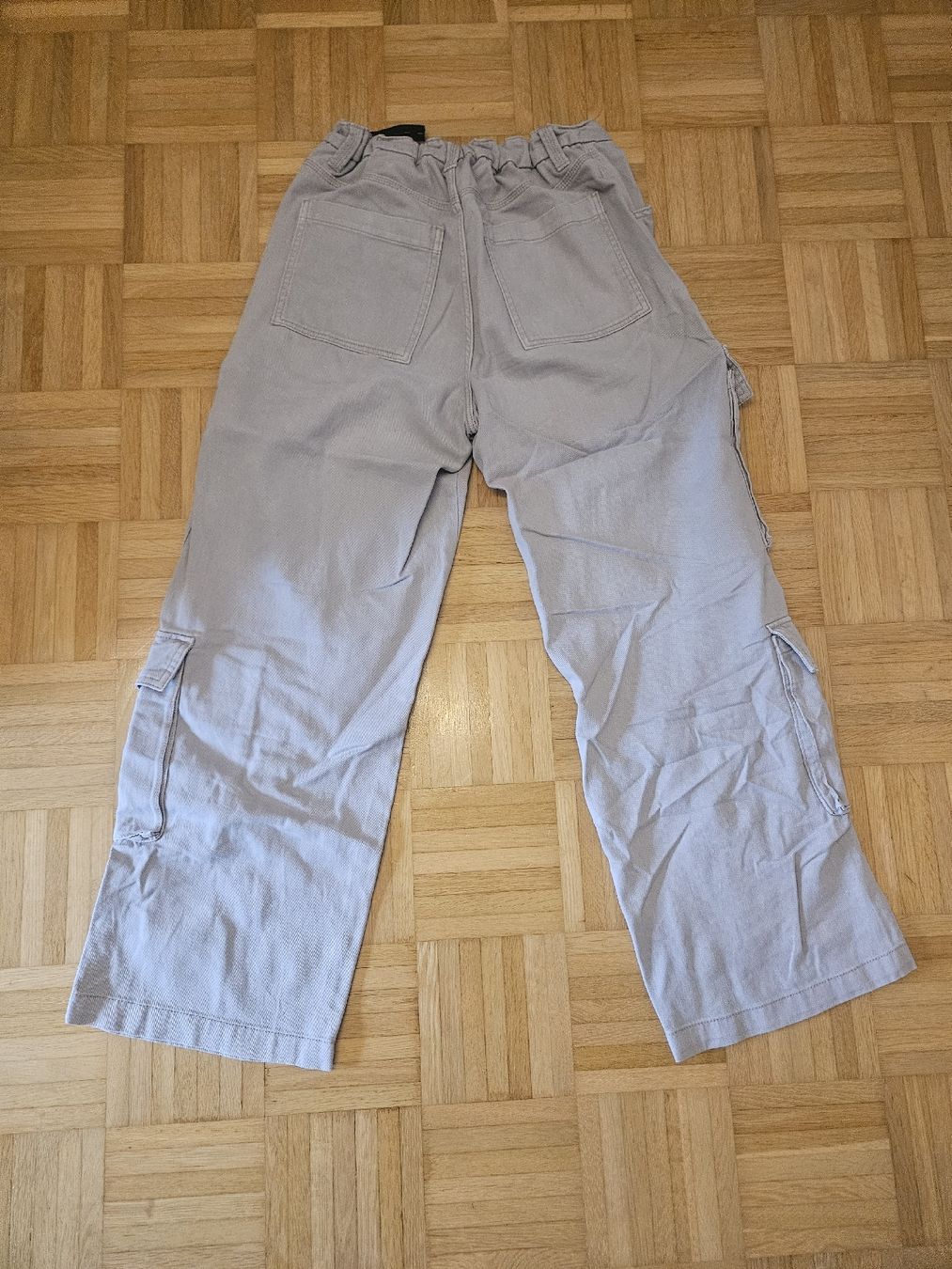 H&M Pantaloni: H&M Divided Cargohose grau Grösse 40 – Usato da Dickbuch venduto da lea_6m8c 1