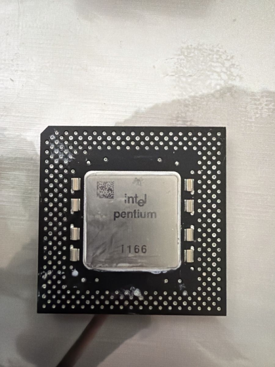 Intel Composants électroniques: Intel pentium i166 – Défectueux à Martigny par capri2800