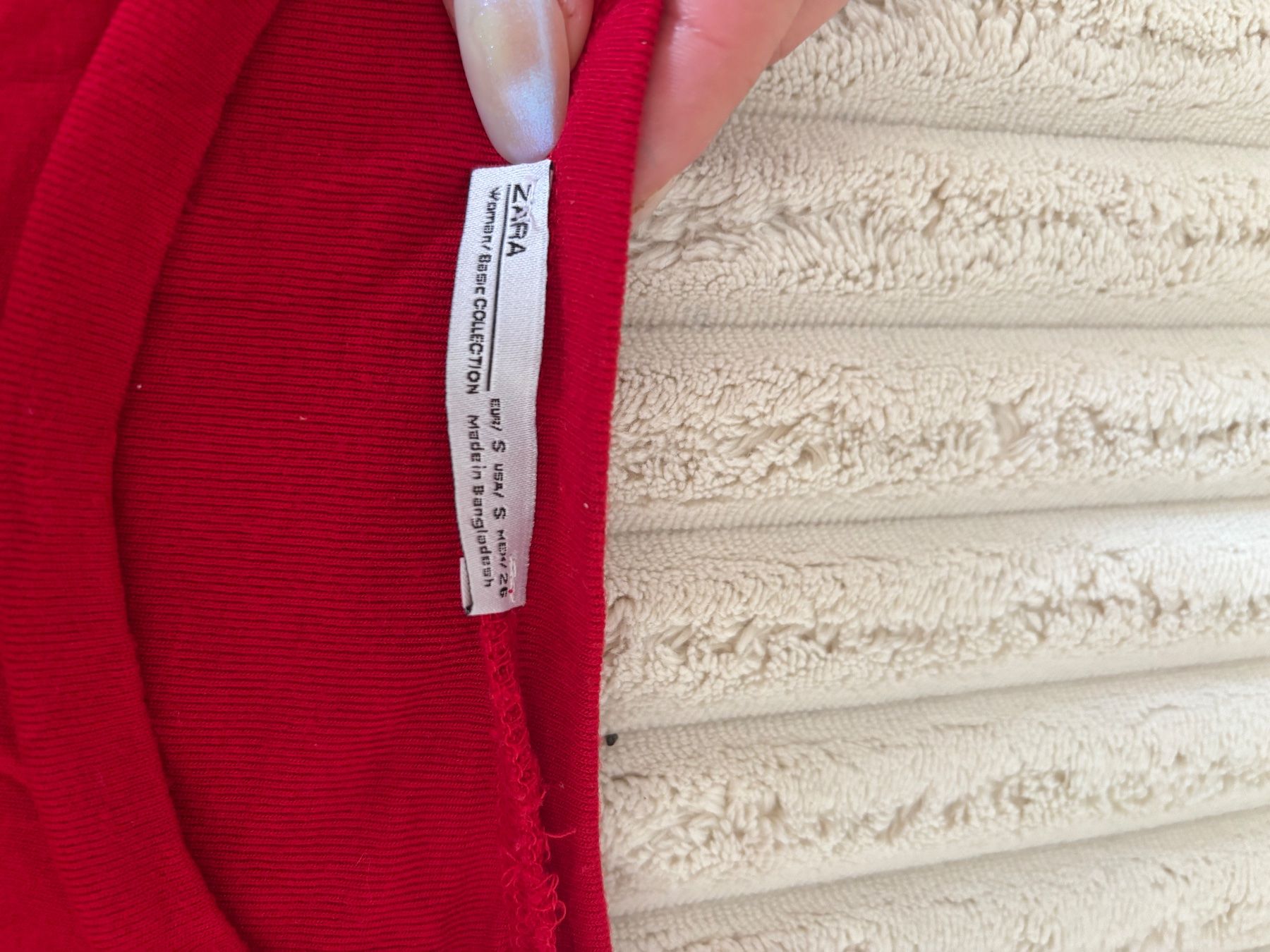 Zara Tops: RED ZARA BASIC CROP TOP – D'occasion à Zürich par monya99 1