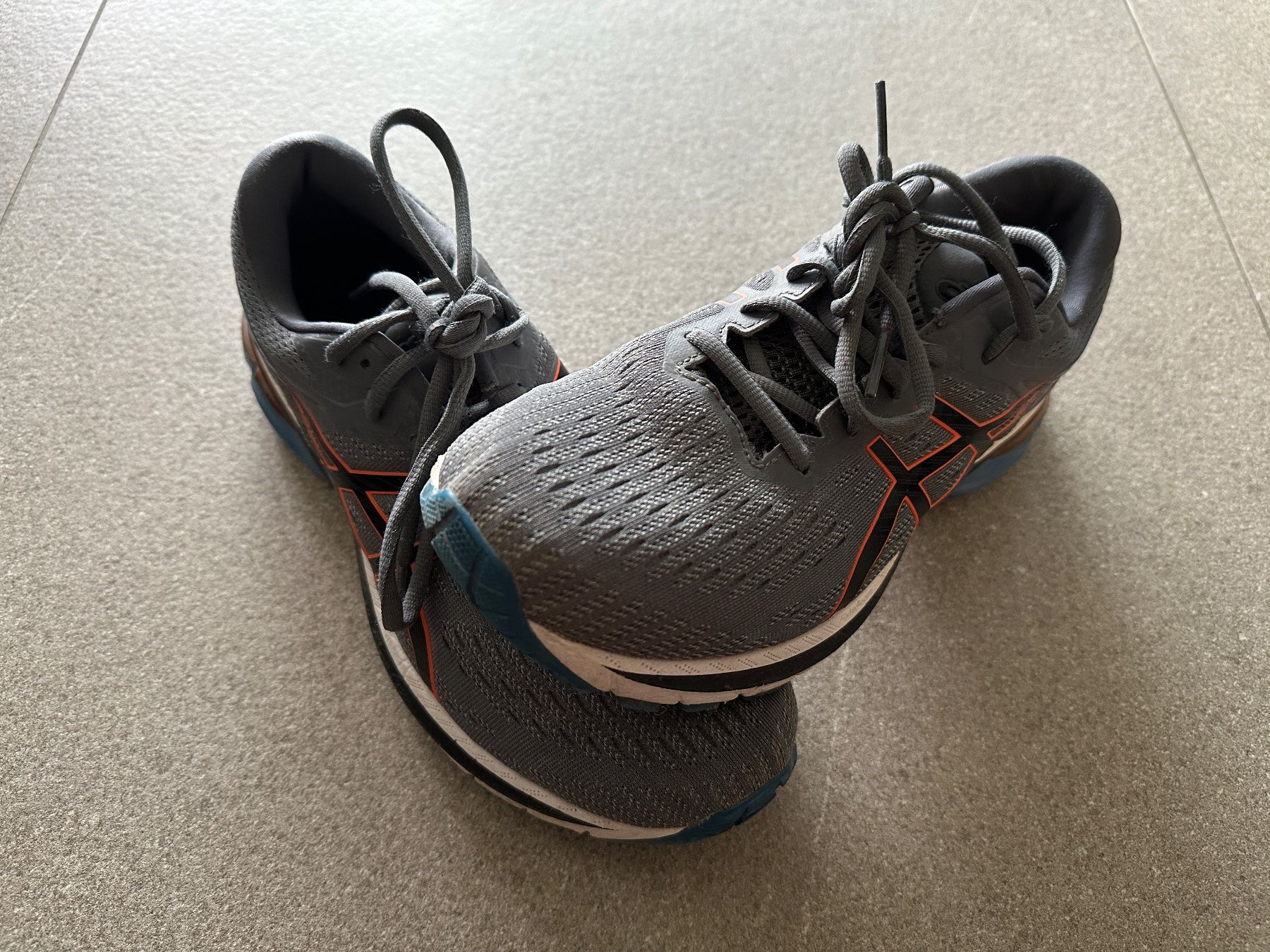 Asics Scarpe da uomo: Asics Laufschuhe GT-2000 9, Gr 42.5 – Usato da Baar venduto da renbee 1