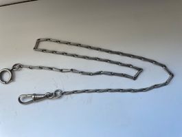 Chaîne de montre ancienne en argent il me semble!!