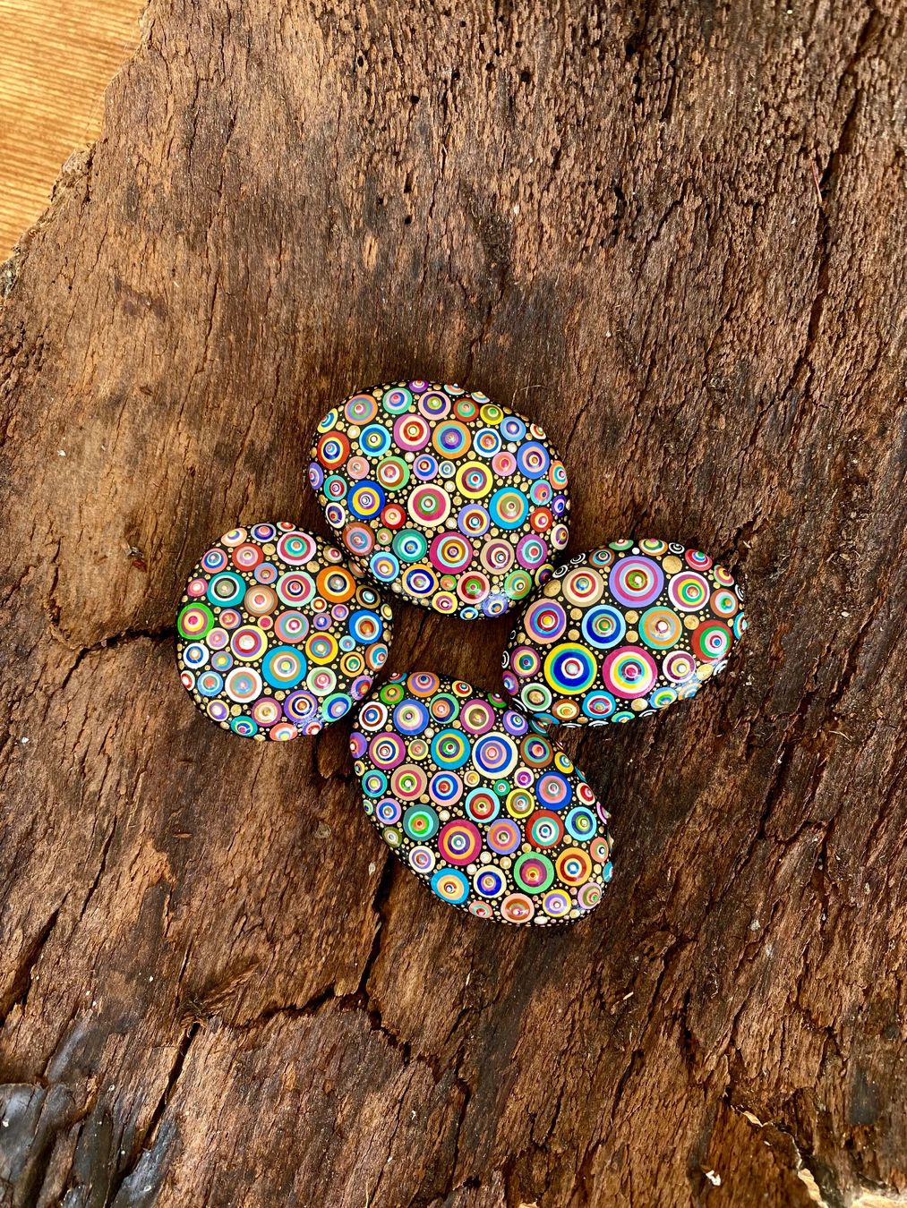 Tutte le decorazioni: 4-er Set Mandala Steine, Kraftstein, Glücksbringer, Mutstein – Nuovo e nell'imballaggio originale da Fanas venduto da Omibia 1