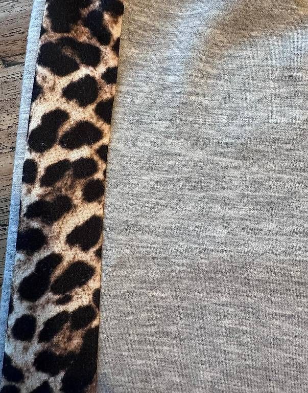 Pantaloni: Trainingshose grau mit Leopard Muster. Gr. S-M. – Usato da Zürich venduto da Sunnyflower97 2