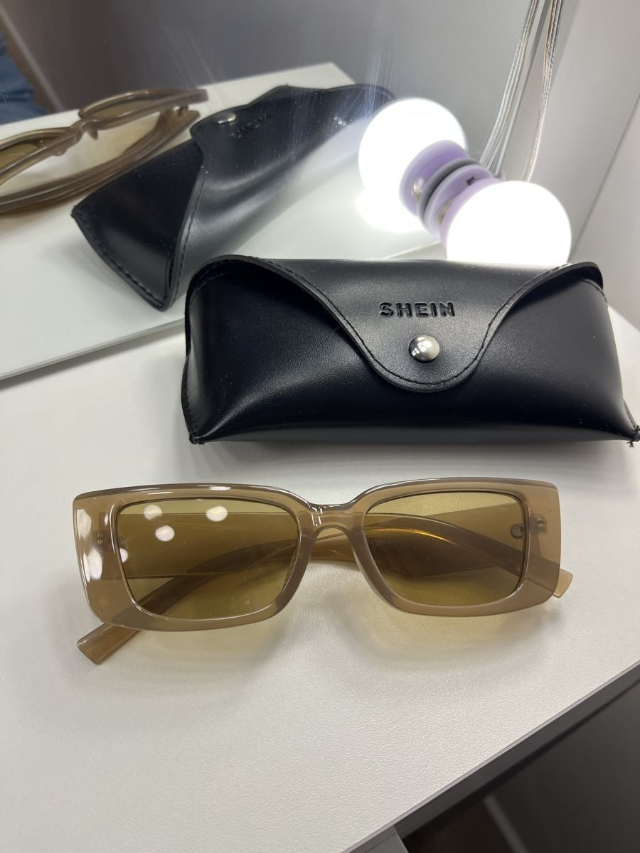 Shein Occhiali & Lenti: Trendy Rectangular Sunglasses - Perfect for Summer! ☀️ – Nuovo (secondo la descrizione) da Zürich venduto da Isabella123