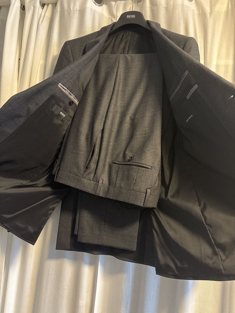 Hugo Boss Lots de vêtements: Boss Men's Suit Jacket + Pants, Size 52 – Neuf (Voir description) à Zürich par mary_5ln5 2