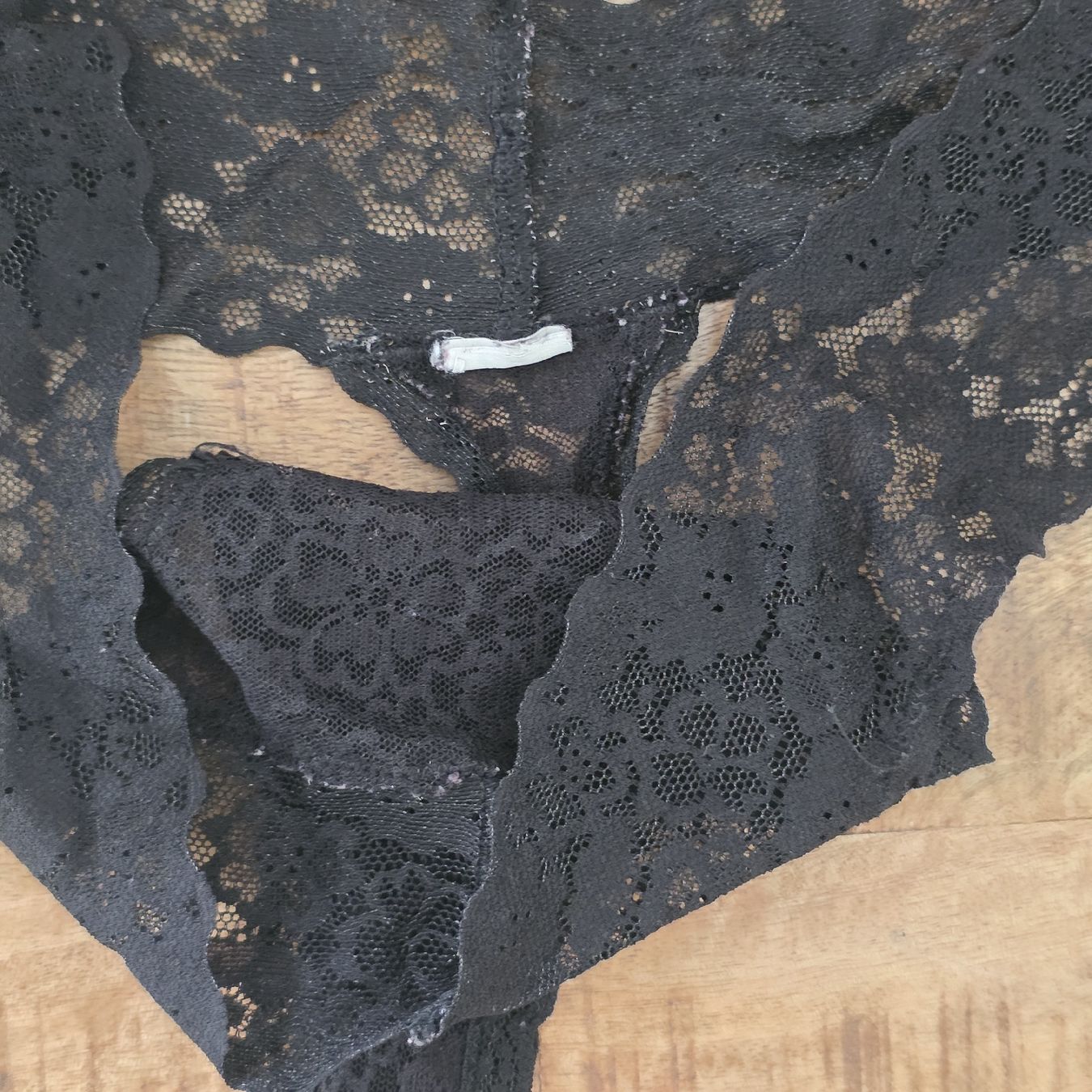 Autres dessous: Damen String schwarz Spitze Grösse M gebrauchte  – D'occasion à Rheinsulz par Gilea 1