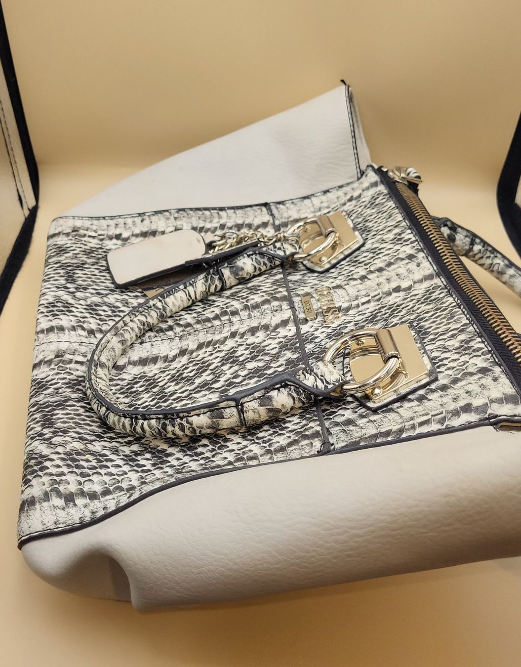 Guess Borse da donna: GUESS Handtasche – Usato da Wald ZH venduto da SwissPawnshop 6