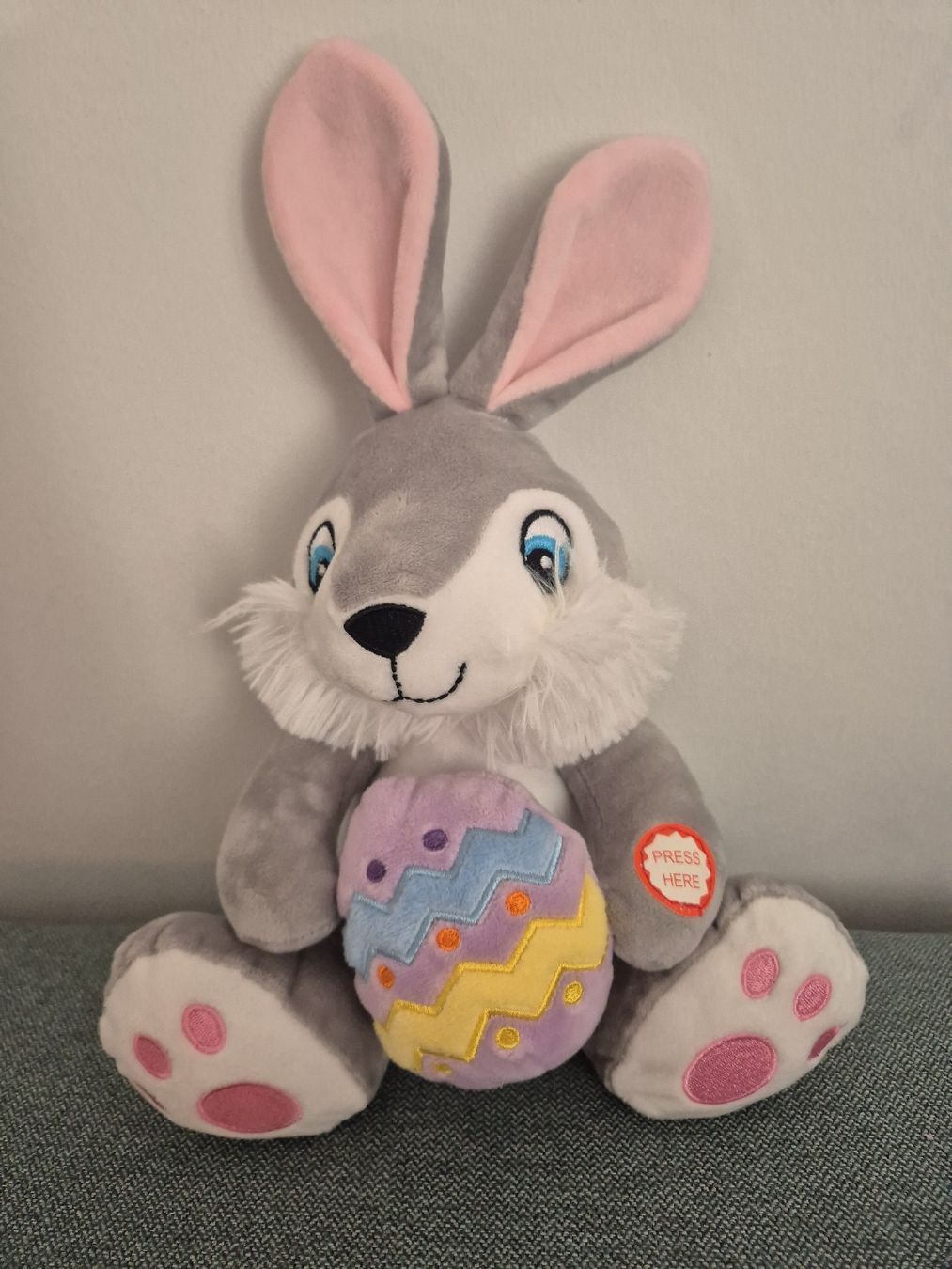 Giocattoli: Cute Easter Bunny Plush Toy with Easter Egg - excellent! – Usato da Basel venduto da and_zvv7