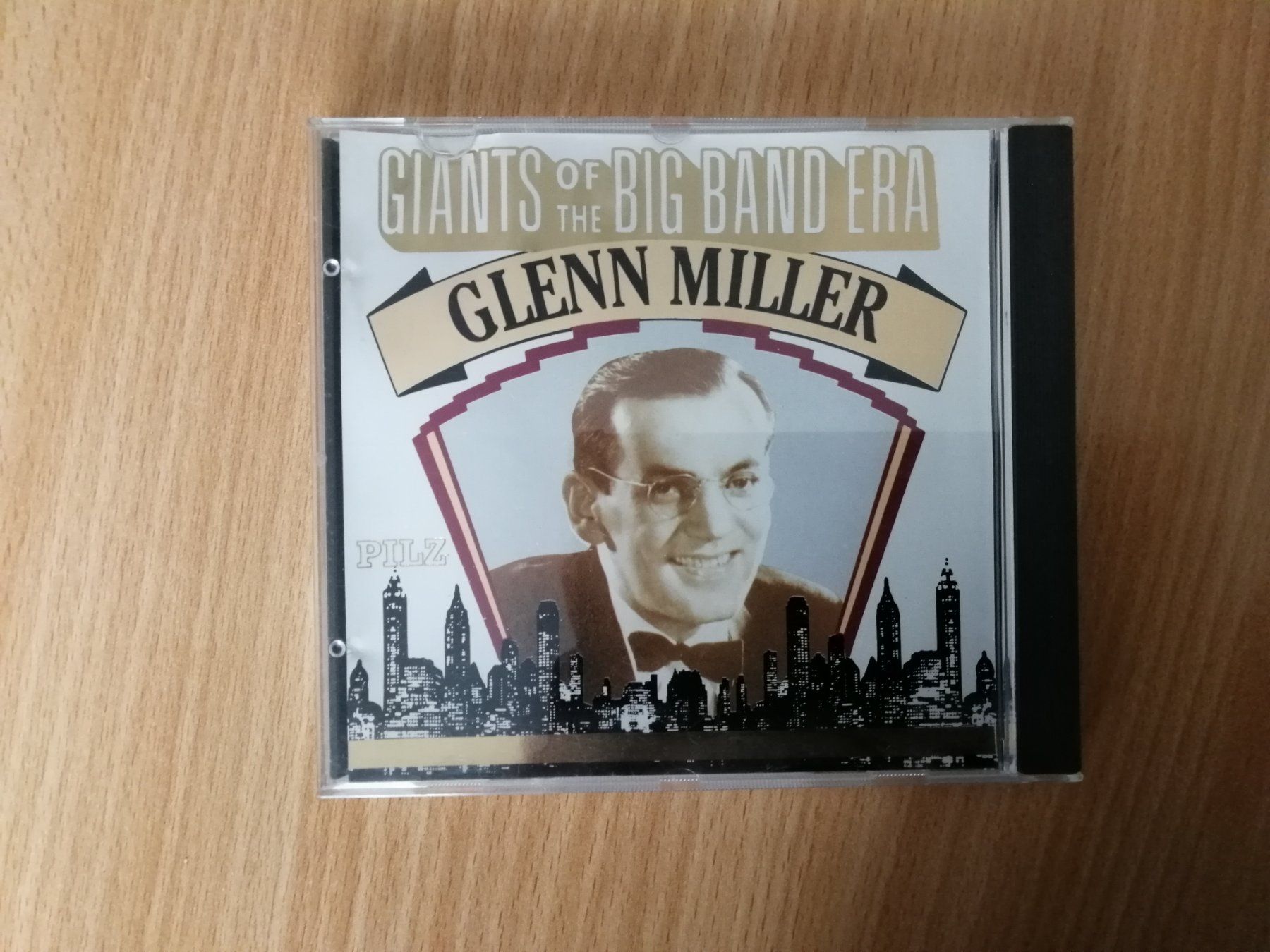CD: GLEN MILLER. und   HARRY JAMES – Usato da Basel venduto da Alfons39